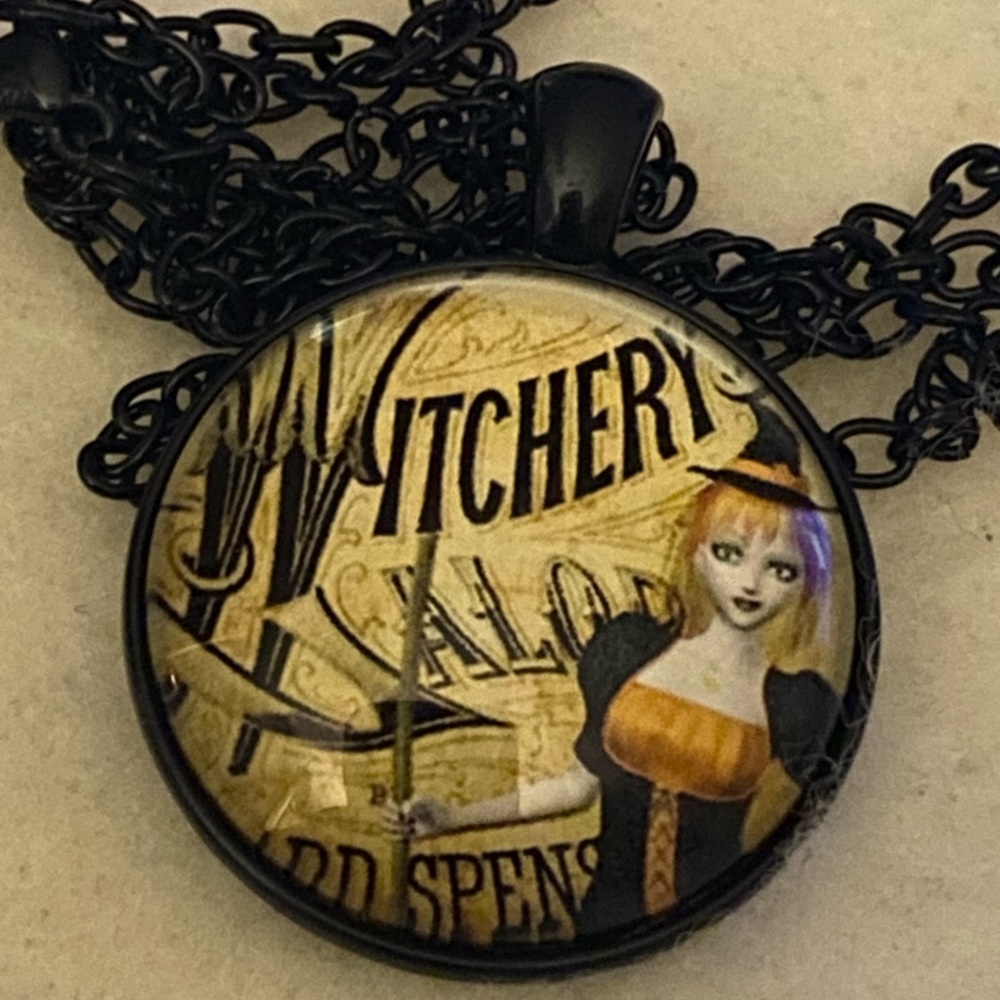 3/$25 Witchery Halloween Necklace